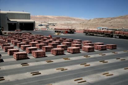 Cátodos de cobre listos para su comercialización, en la mina de BHP Biliton en Antofagasta (Chile)