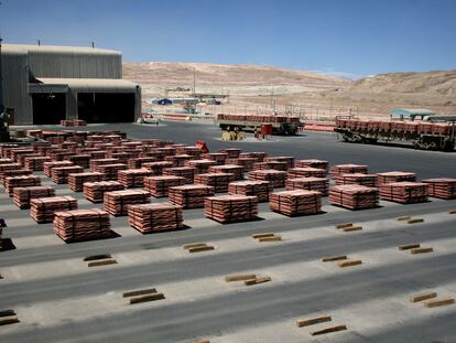 Cátodos de cobre listos para su comercialización, en la mina de BHP Biliton en Antofagasta (Chile)