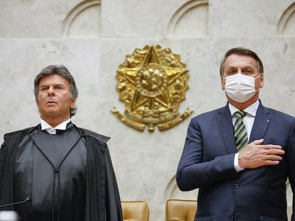 El presidente del Supremo Tribunal de Brasil, el magistrado Luiz Fux, junto al presidente de Brasil, Jair Bolsonaro, el pasado febrero.