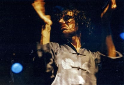 El rockero argentino Charly García en un concierto en la década del 80.