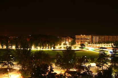 Alumbrado nocturno en la ciudad de Lleida, afectado por la contaminación lumínica.
