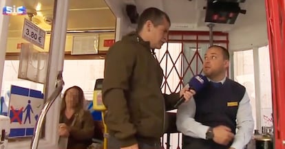 El guardafrenos André Marques, fallecido en el accidente del funicular, fue entrevistado en 2023 por la cadena portuguesa SIC a bordo del transporte.
