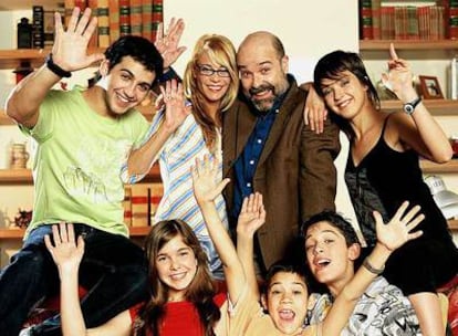 Belén Rueda y Antonio Resines, con los hijos Serrano, en una de las primeras temporadas.