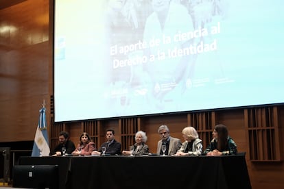 Leonardo Fossati (izquierda) durante la conversación sobre el derecho a la Identidad que se sostuvo en la reunión.