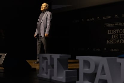 El exdirector de EL PAÍS, Jesús Ceberio, en la presentación de 'Historias de una redacción'. 