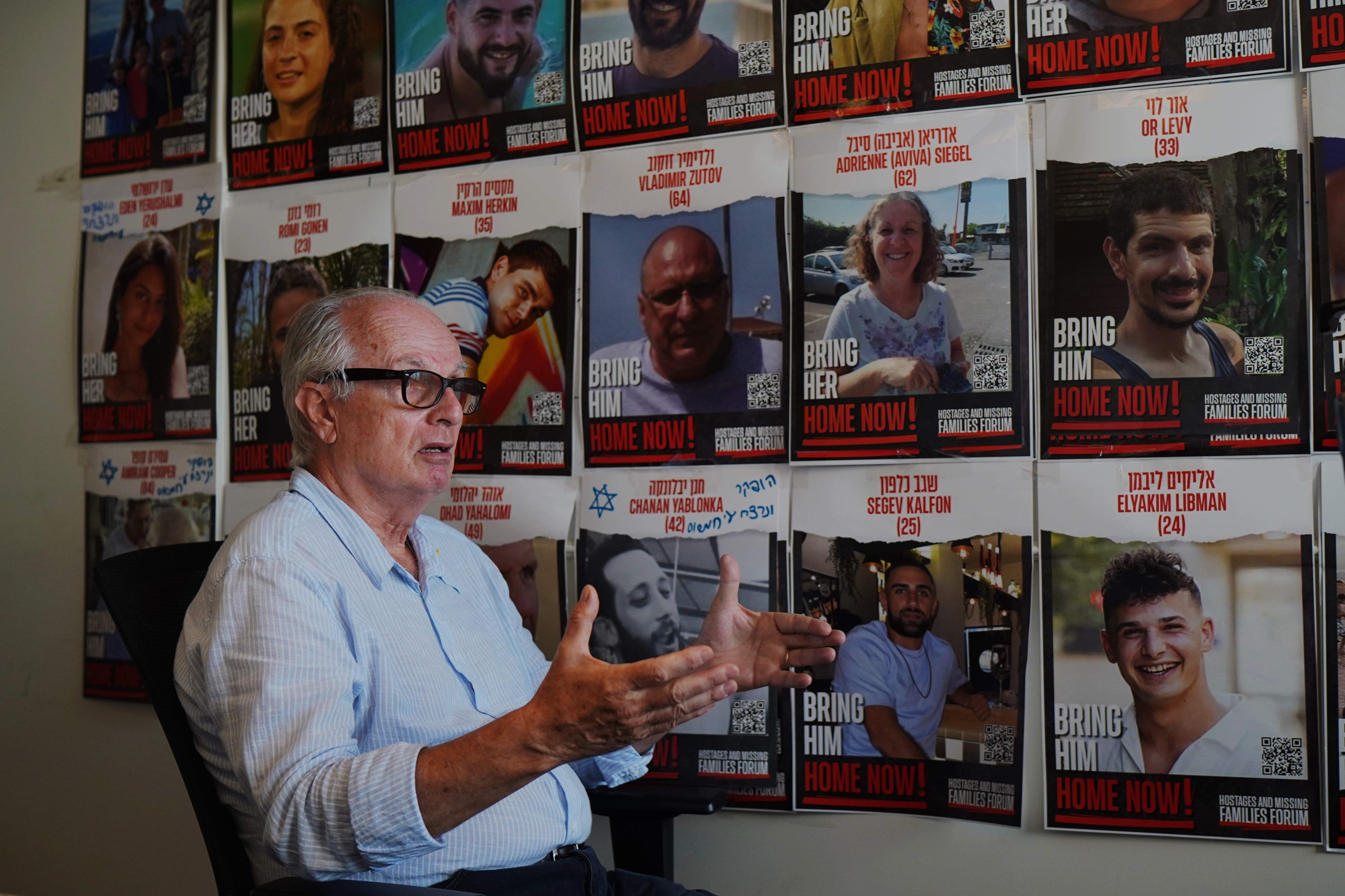 Daniel Shek, exembajador de Israel en París, es el encargado del ala diplomática del foro de familias de rehenes que tratan de que las autoridades prioricen su liberación, en Tel Aviv el 15 de septiembre.