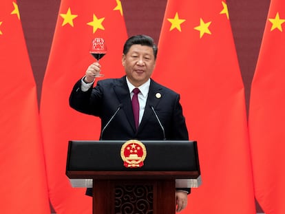 El presidente chino, Xi Jinping, propone un brindis durante el 2º Foro de la Franja y la Ruta celebrado en Pekín en abril de 2019.