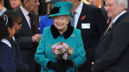 La reina Isabel II en la inuguración del Francis Crick Institute, el pasado 9 de noviembre en Londres.