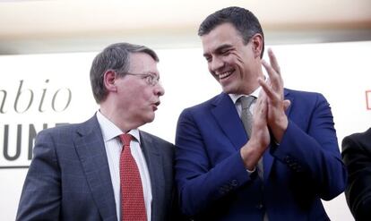 Jordi Sevilla y Pedro Sánchez, en la presentación de las propuestas económicas en Madrid.