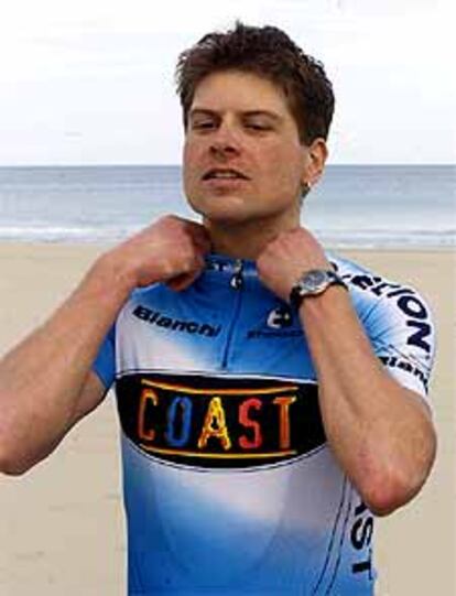 Jan Ullrich, estrenando el <i>maillot</i><b> del Coast.</b>