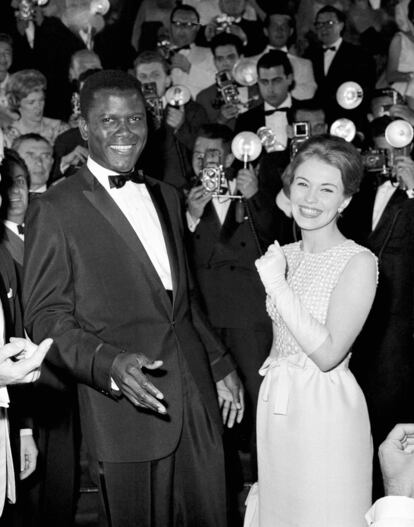 Los actores Sidney Poitier y Jean Seberg, en el Festival de Cine de Cannes, el 13 de mayo de 1961.