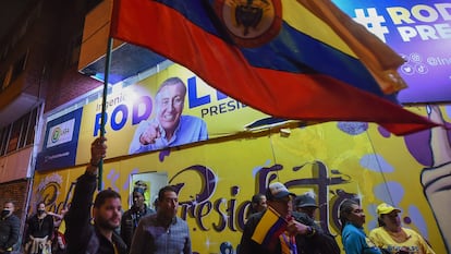 Simpatizantes de Rodolfo Hernández celebran su paso a la segunda vuelta, el pasado 29 de mayo.