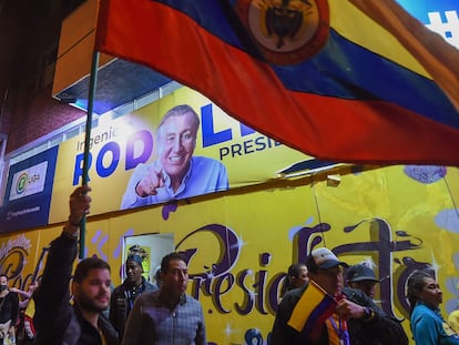 Simpatizantes de Rodolfo Hernández celebran su paso a la segunda vuelta, el pasado 29 de mayo.