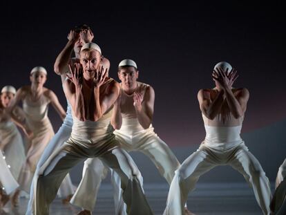 Un momento de la función de 'Coppél-i.A' en los Teatros del Canal de Madrid.