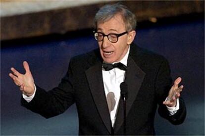 WOODY ALLEN:<i>Dios, como director, no le llega a la altura de los tobillos.</i>