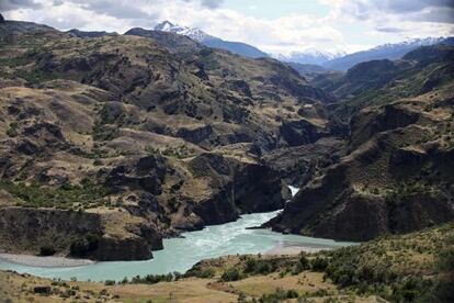 Imagen de la confluencia del río Baker y el Chacabuco, donde HidroAysén pretende construir una de sus presas. / Jorge Uzón (AP)