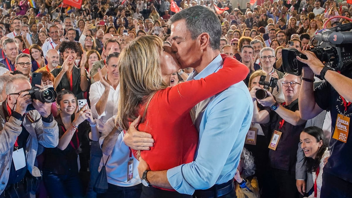 Sánchez brings Begoña Gómez into PSOE’s campaign message