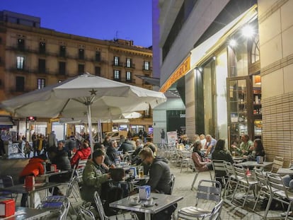 La terraza de un bar de plaza de Catalunya, en el centro de Barcelona. 