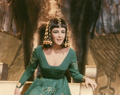 Elizabeth Taylor in a scene from 'Cleopatra' in 1963.