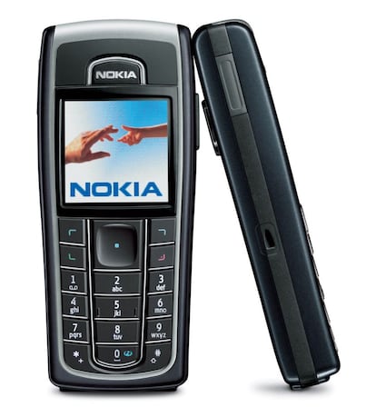 Nokia 6230 marcó distancias con la competencia. En 2004 ya tenía pantalla a color, comunicación por bluetooth y cámara de fotos de 640x480 píxeles. Un prodigio de alta gama que vendió 50 millones de unidades.