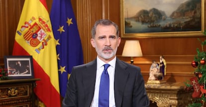 El rey Felipe VI durante su discurso de Nochebuena a los españoles desde el Palacio de la Zarzuela.