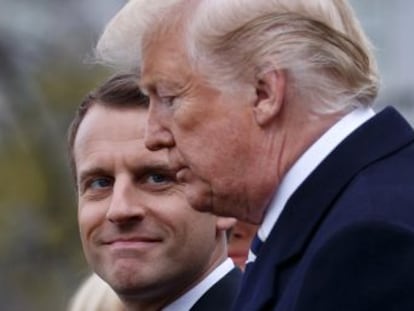 El presidente francés ofrece un nuevo pacto que incluye el programa balístico iraní. El mandatario de EE UU califica de “ridículo, demencial y ruinoso” el acuerdo con Teherán