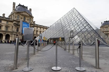 El Museo del Louvre, cerrado hoy ante la huelga de los vigilantes.