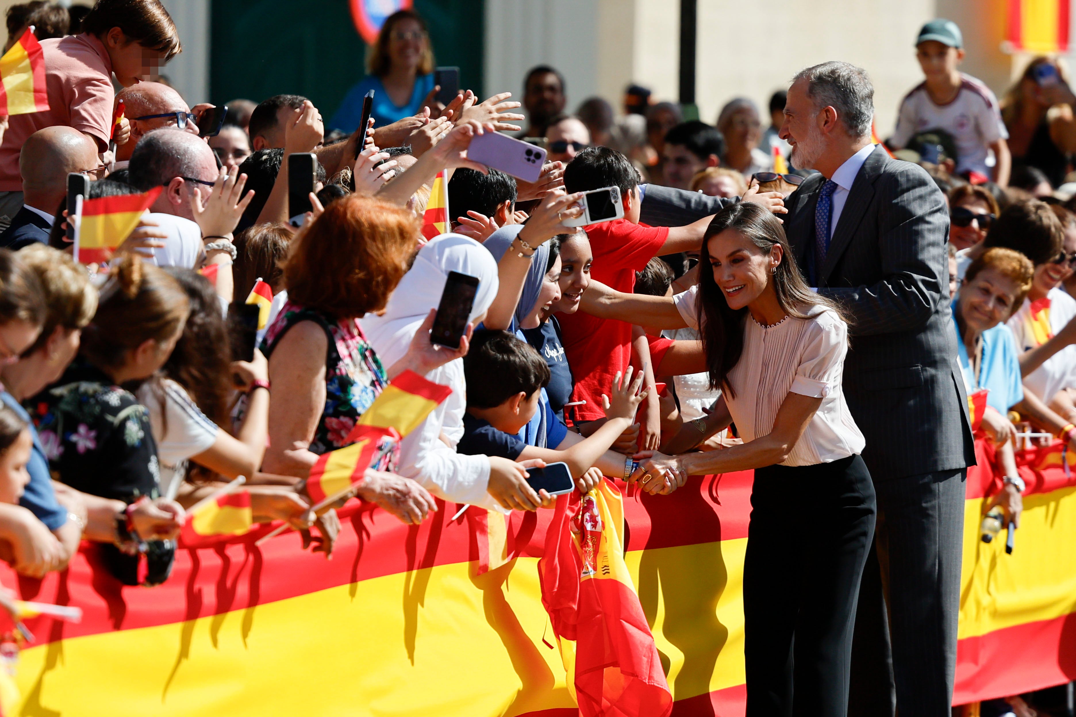 Una Melilla eufórica recibe a los Reyes tras su visita a Ceuta: “No nos moverán”