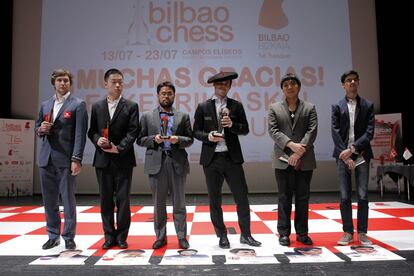 Los seis participantes, al final de la ceremonia de clausura. De izquierda a derecha: Kariakin, Yi Wei, Nakamura, Carlsen, So y Giri