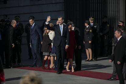 La Família Reial i el president del Govern espanyol, Pedro Sánchez, en l'aniversari de la Constitució.