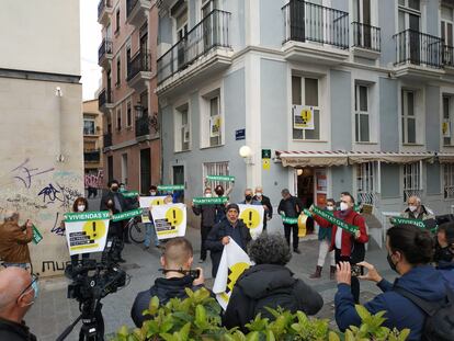 Protesta contra los pisos turísticos ilegales en el centro histórico de Valencia.