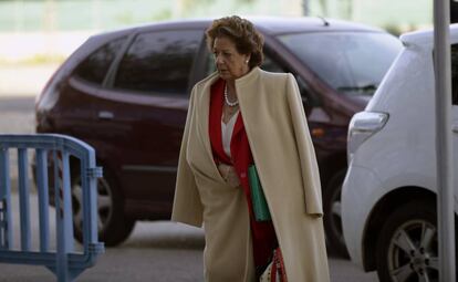 La senadora del PP y exalcaldesa de Valencia Rita Barberá,a su llegada a la Audiencia de Palma.