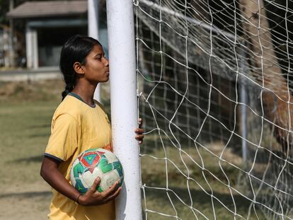 “Lo único que sé es que me encanta el fútbol”: en Calcuta, las niñas juegan por un futuro más libre