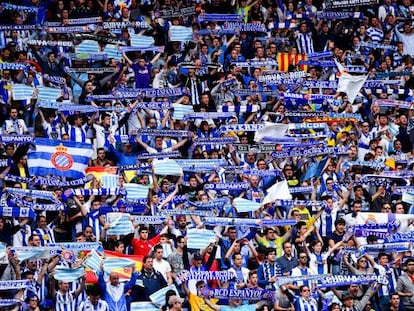 L'afició de l'Espanyol en el derbi contra el Barcelona.