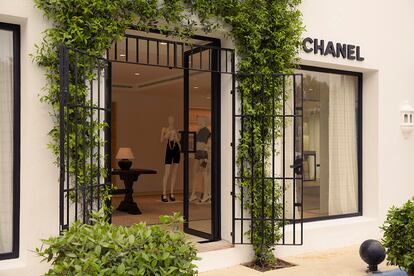 La entrada a la boutique efímera de Chanel.