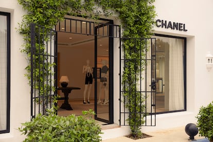 La entrada a la boutique efímera de Chanel.