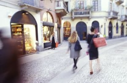 Compras en la milanesa Via Madonnina.