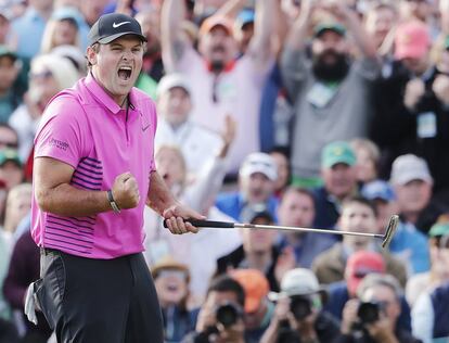 El estadounidense Patrick Reed celebra el hoyo que le dio la victoria en el Masters de Augusta.