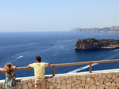 Vista de la isla de Ambolo, en la costa de X&agrave;bia, cerca del cabo de
 La Nao. 