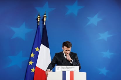 Emmanuel Macron , durante la conferencia de prensa posterior al Consejo Europeo sobre la defensa celebrado el jueves en Bruselas.