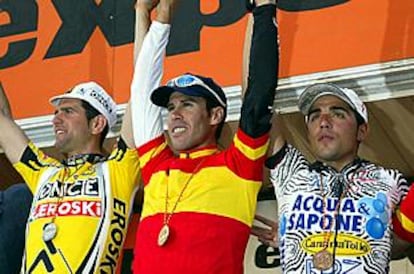 Guillamón, en el centro, flanqueado por Olano, a su izquierda, y Perdiguero, que acabó tercero.