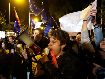 DVD 1186 (09/11/2023) Protesta frente a la sede del Parlamento Europeo del paso de la Castellana de  Madrid con el lema '¡Europa!, Detén la Amnistía'. foto de Samuel Sánchez