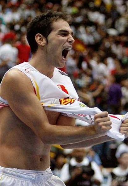 Jose Manuel Calderón celebra la victoria española.