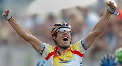 Freire celebra su victoria en el Mundial de Verona 2004, donde también ganó el de 1999. 