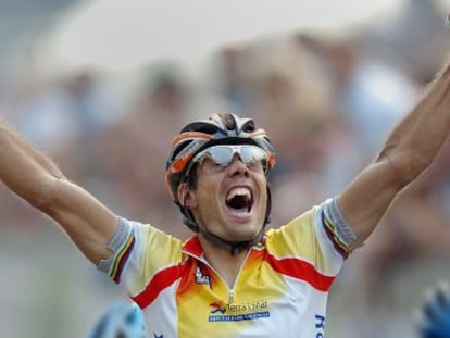 Freire celebra su victoria en el Mundial de Verona 2004, donde también ganó el de 1999. 