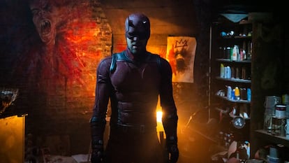 Charlie Cox vuelve a ser Daredevil, ahora en Disney+.