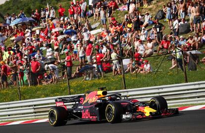 Daniel Ricciardo de la escudería Red Bull en acción.