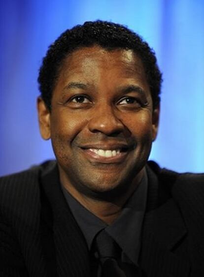 Denzel Washington ha celebrado su 54 cumpleaños y la fiesta de Navidad en el complejo turístico de Cap Cana, en el extremo este de República Dominicana. El actor y director estadounidense, ganador de dos premios Óscar, estuvo en una villa de con un reducido grupo de personas, entre ellos el primer ministro de islas Turcas y Caicos, Michael Misick, y la actriz dominicana Dania Ramírez. El actor, que describió el lugar como "un país encantador", degustó un sancocho, realizó varias actividades que se les habían preparado y disfrutó de un buen baño en las playas locales.