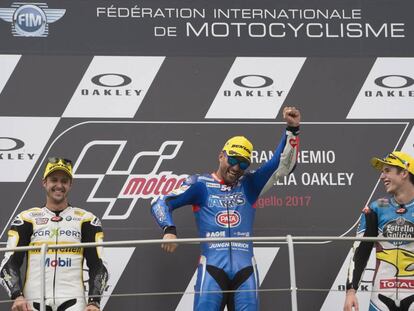 Luthi, Pasini y M&aacute;rquez, en el podio del gran premio de Italia. 