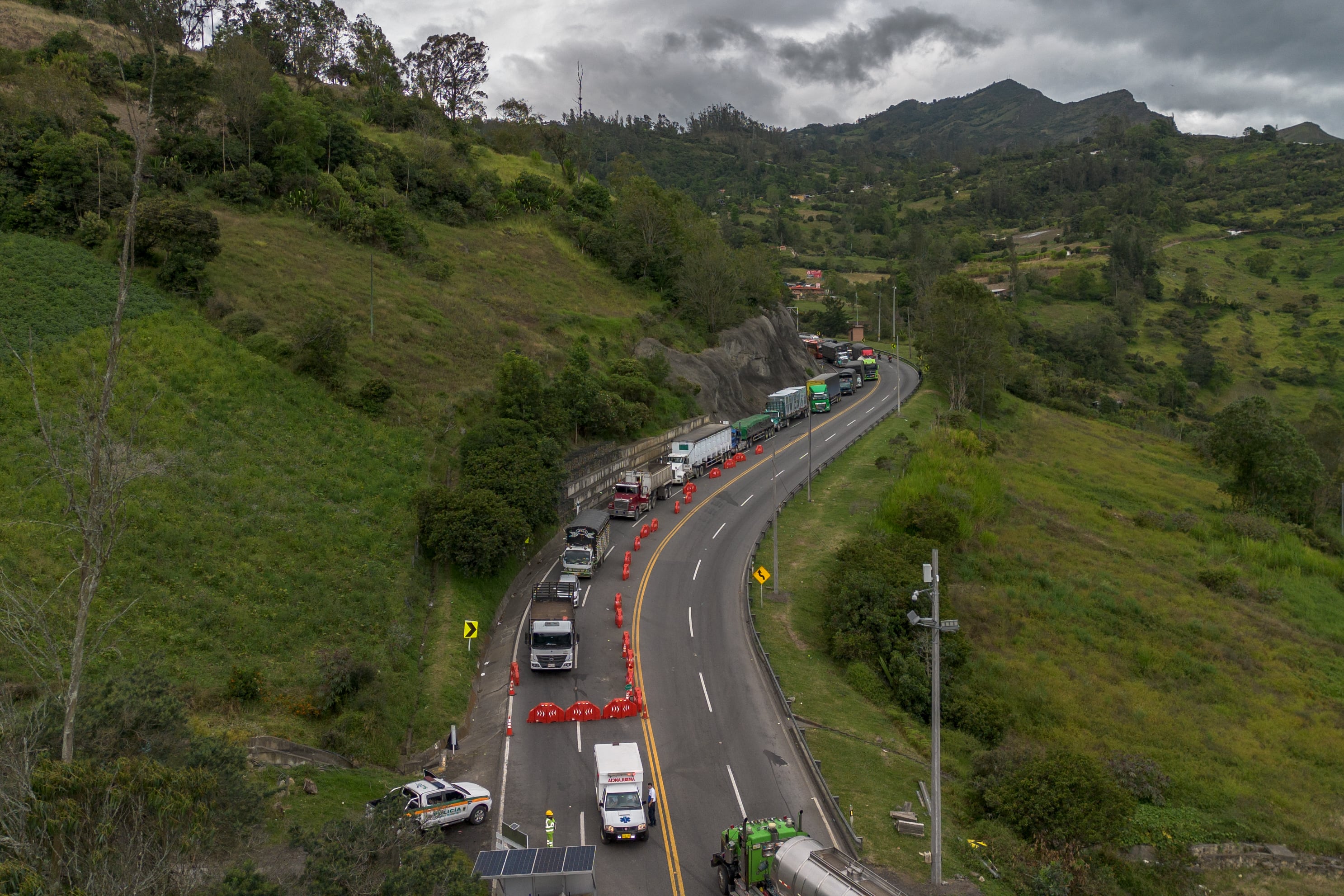 Congestión vehicular ocasionada por el derrumbe en el kilómetro 18 de la vía al Llano, el 1 de octubre.